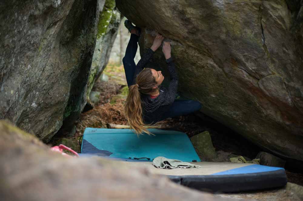 woman bouldering in fontainbleu