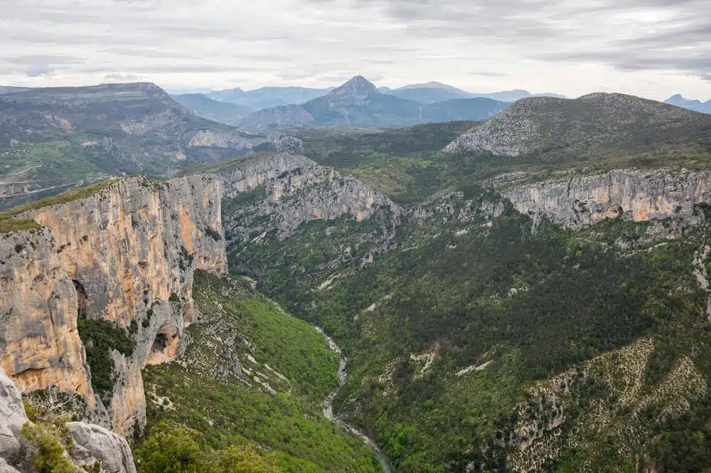 climbing routes in the verdon gorge in france