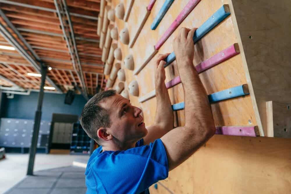 man preparing to campus board for rock climbing training