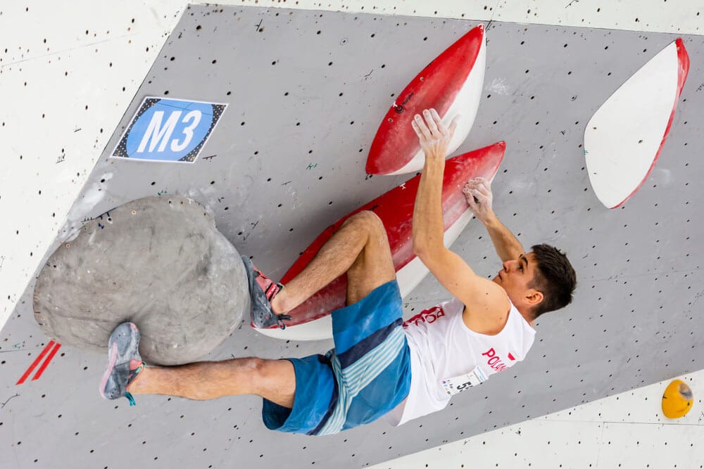 climber uses toe hook